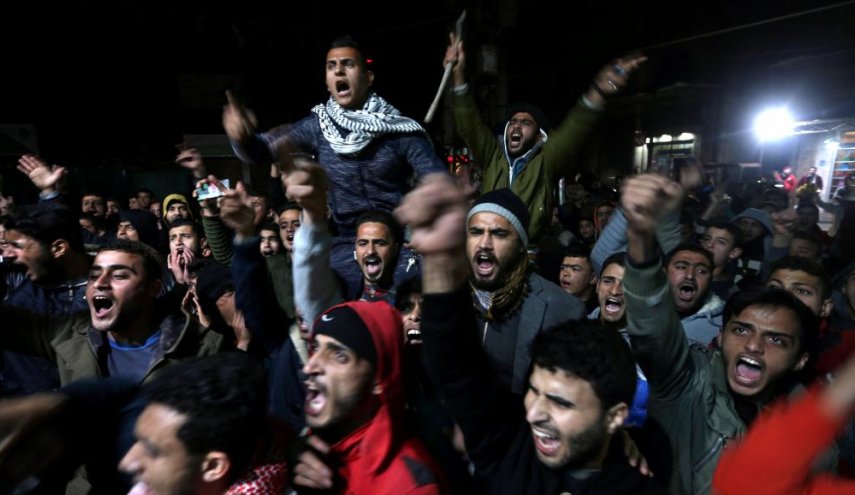 تظاهرات صدها فلسطینی مقابل کنسولگری آمریکا در حیفا