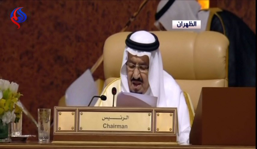 الملك سلمان يدعو إلى حل سياسي للأزمة اليمنية