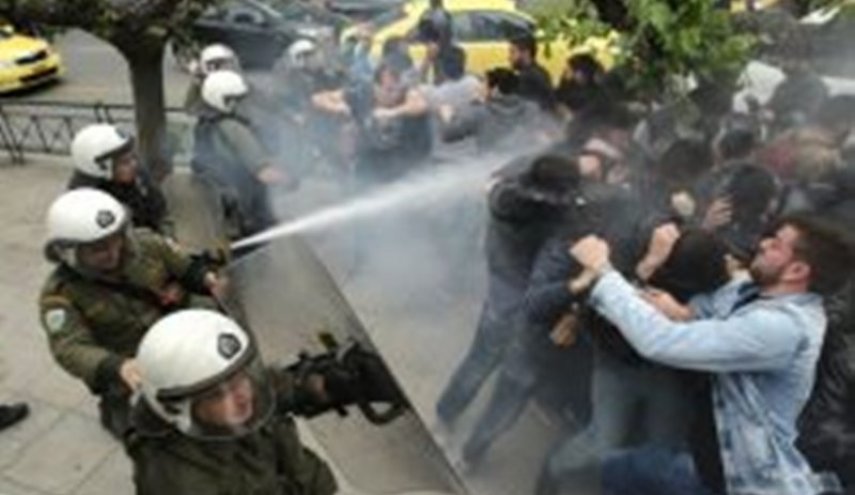 تظاهرات ضد جنگ در آتن به خشونت کشیده شد