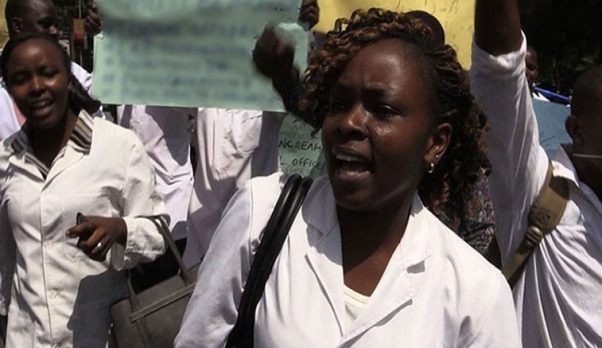 دولة إفريقية تفصل جميع الممرضات عن العمل بسبب إضراب!