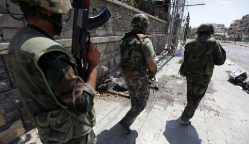 الجيش السوري يقطع الإمداد عن داعش في الحجر الأسود 