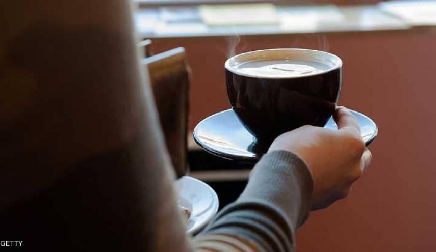 دراسة: شرب الشاي والقهوة يزود الجسم بالماء ولكن يبقى الأخير مهما