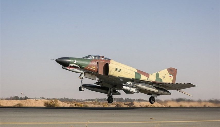 یک فروند جنگنده F۴ در پایگاه هوایی تهران بازآماد شد