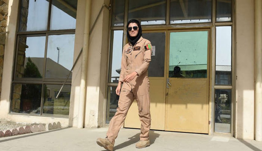 الولايات المتحدة تمنح اللجوء لأول طيارة أفغانية