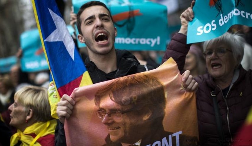 انصار بوتشيمون يرفضون اجراء انتخابات جديدة في كاتالونيا
