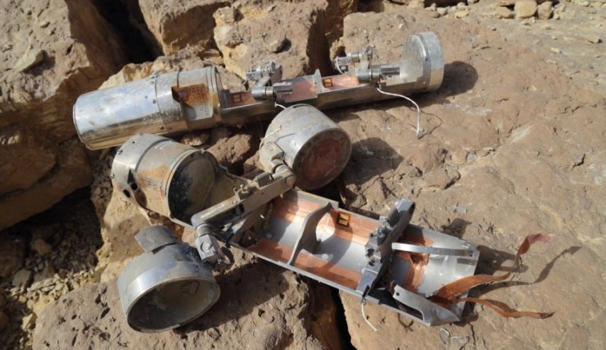 استشهاد طفل وإصابة رجل وزوجته بانفجار قنبلة عنقودية في رازح اليمنية
