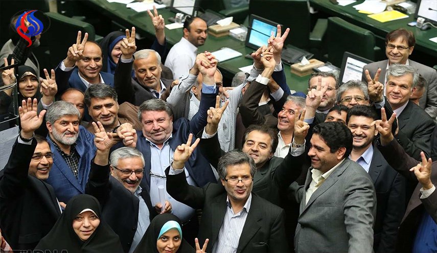 نواب إيرانيون: انسحاب ترامب من الاتفاق النووي وصمة عار على حكام واشنطن