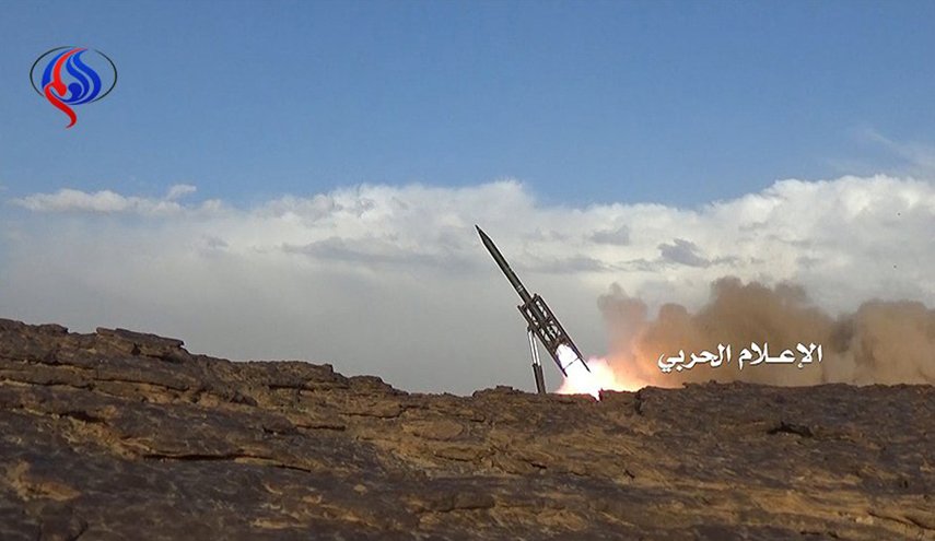 القوات اليمنية تستهدف بالكاتيوشا تجمعات للجيش السعودي في جيزان