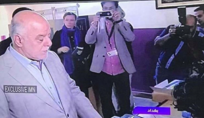 وقتی نخست وزیر عراق هم بازرسی بدنی می‌شود! + تصاویر