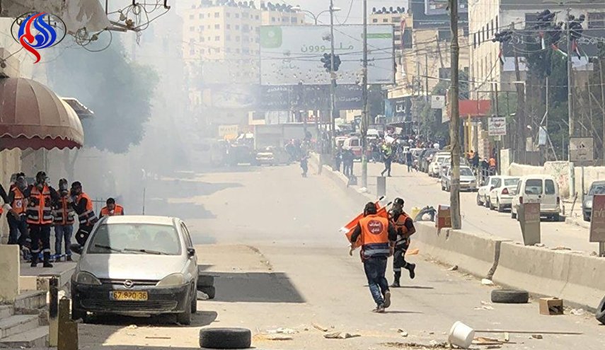 قنابل الغاز لجيش الاحتلال تصيب 15 فلسطينيا شمالي البيرة