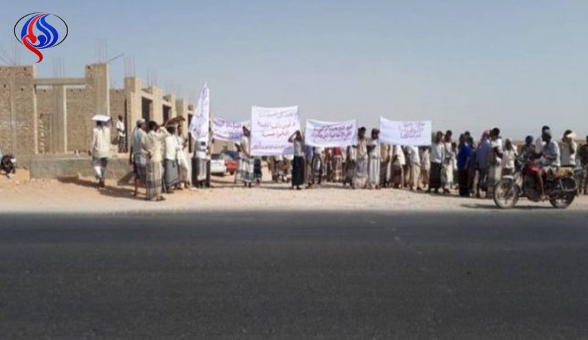 قوات إماراتية تعتقل 60 صيادا يمنيا في حضرموت
