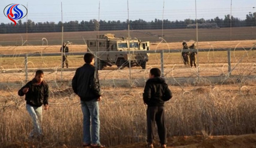 لحظة تسلل شبان وإحراقهم خيام تابعة للاحتلال شرق البريج + صورة