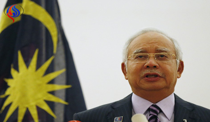العثور على ملايين الدولارات بحوزة رئيس وزراء ماليزيا السابق