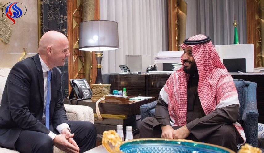 ولي العهد السعودي يلتقي رئيس «الفيفا»