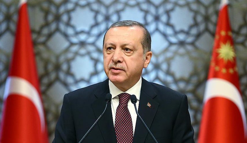 إردوغان يدعو الأتراك لتحويل مدخراتهم بالدولار واليورو إلى الليرة