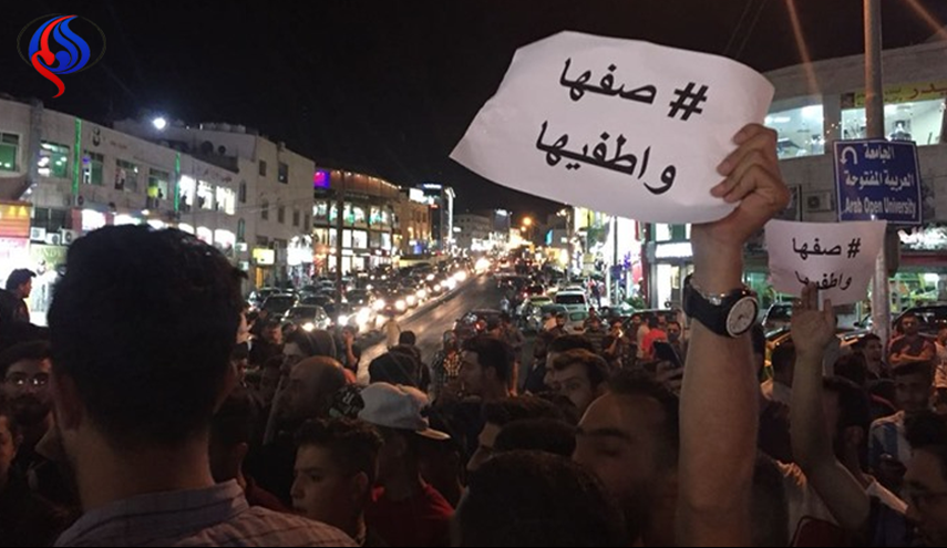الاحتجاجات الشعبية تجبر ملك الأردن على اتخاذ هذا القرار