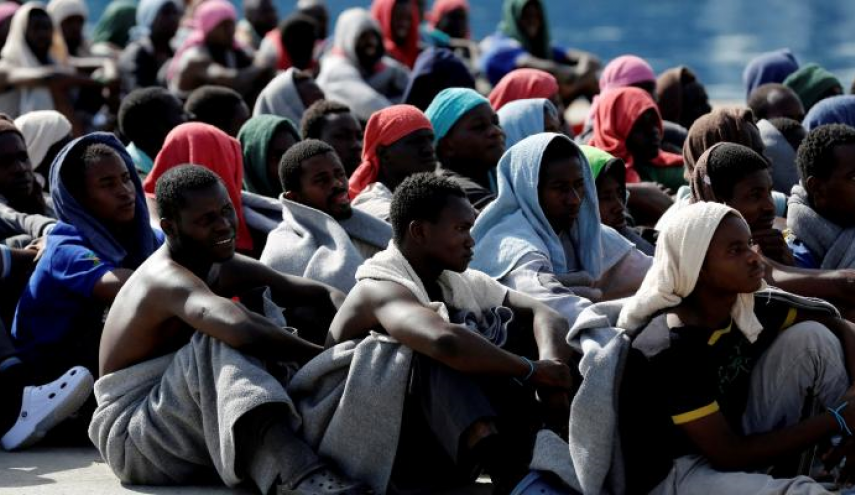 المهربون يقتلون 12 مهاجرا حاولوا الفرار من مخيم احتجاز في ليبيا