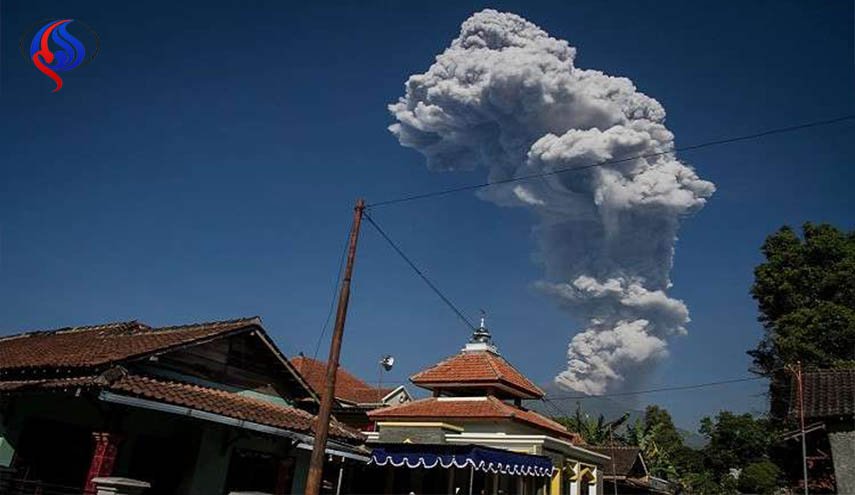 إندونيسيا ترفع مستوى التحذير جراء ثوران بركاني في جزيرة جاوة
