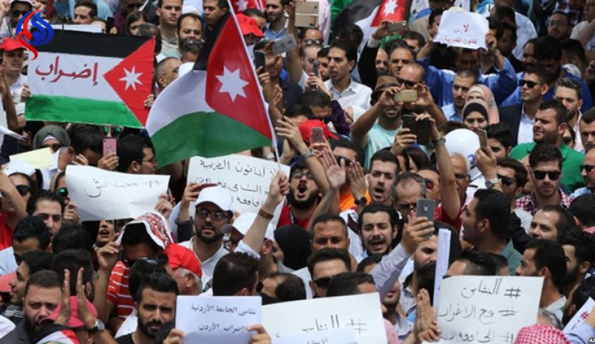 من الذي يقف خلف الاحتجاجات الغاضبة في الشارع الأردني ؟