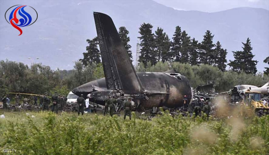 انحراف طائرة عسكرية جزائرية عن مسارها واصابة طاقمها