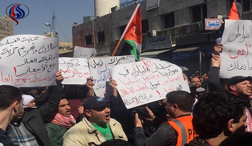مطالب صندوق النقد الدولي التقشفية تؤجج الشارع الأردني