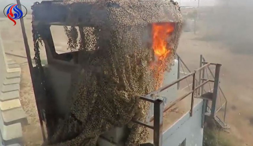 شبان يحرقون موقعًا للاحتلال شرق خانيونس