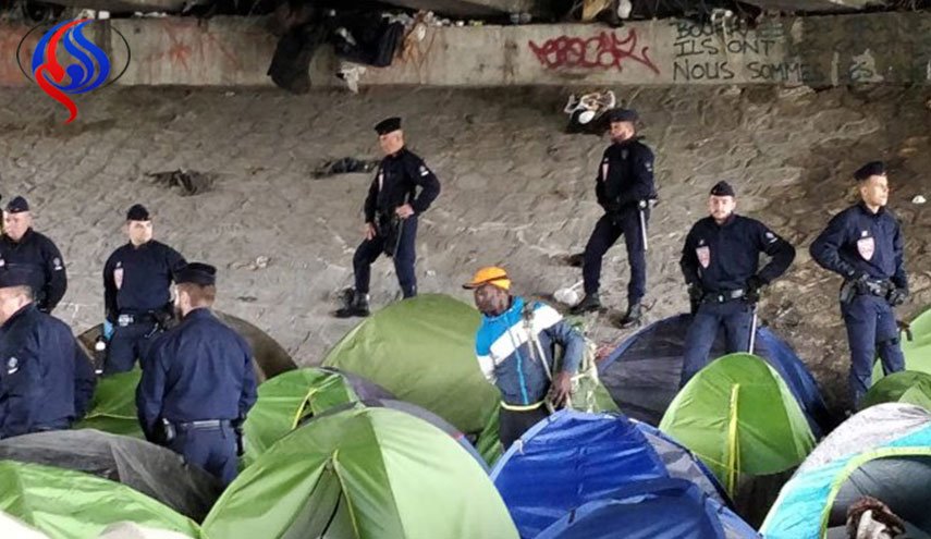 تواصل عمليات تفكيك مخيمات اللاجئين في باريس