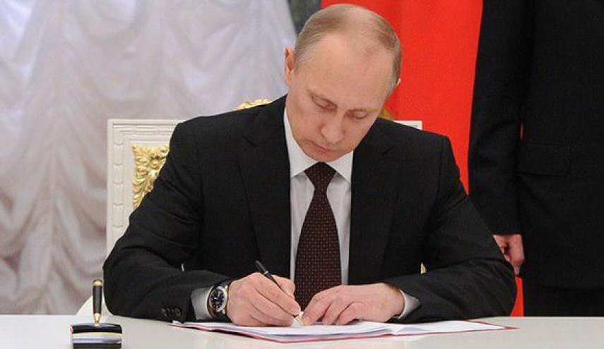 پوتین قانون مبارزه با تحریم‌های آمریکا را امضا کرد 