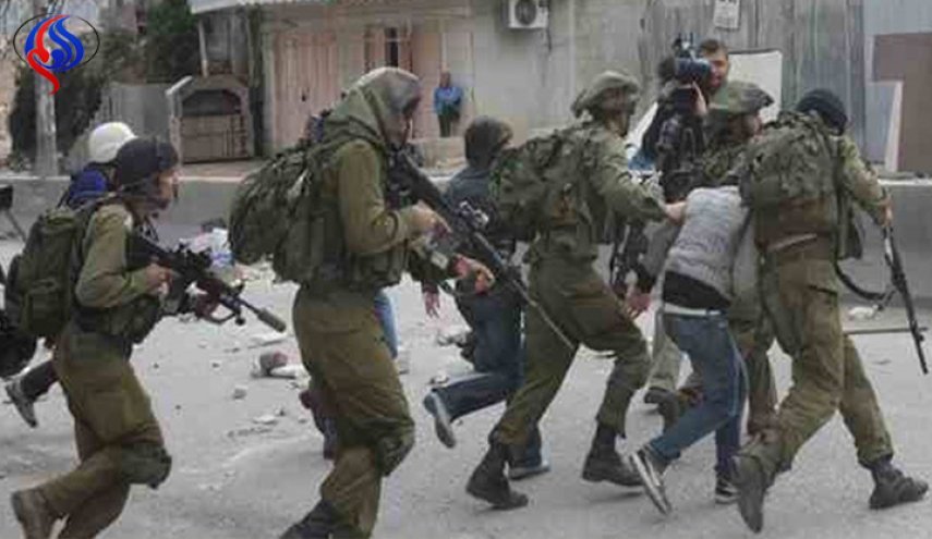 قوات الاحتلال تعتقل 14 فلسطينيا بالضفة الغربية