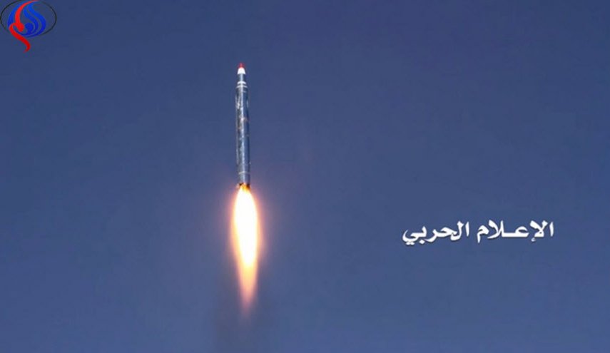 صاروخ باليستي يدك معسكر الحرس الوطني السعودي في نجران