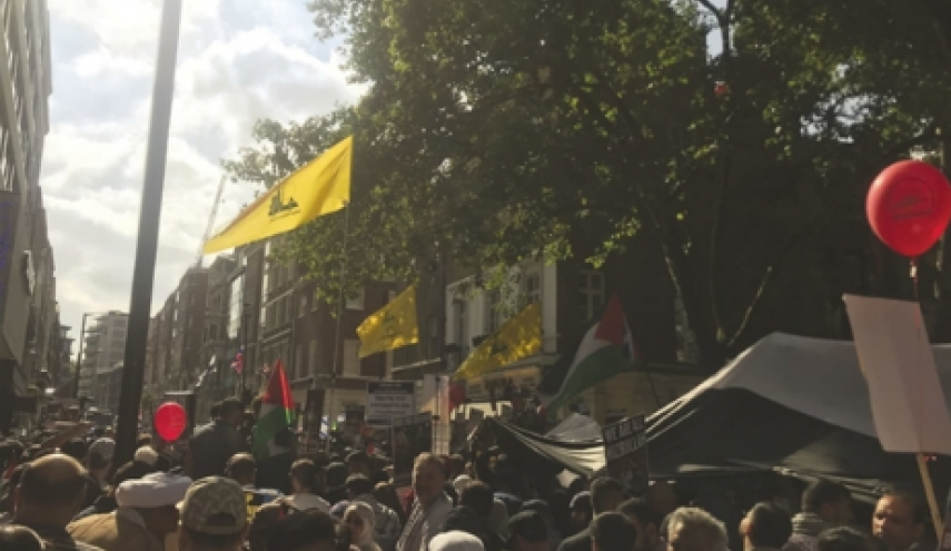 خشم رسانه صهیونیستی از اهتزاز پرچم‌های حزب‌الله در قلب انگلیس