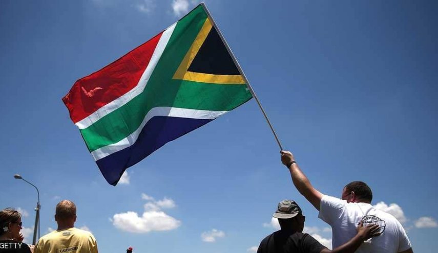 جنوب أفريقيا تعاقب مسؤولة 