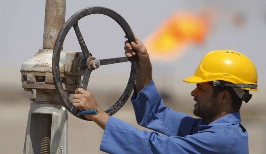 العبادي يعلن زيادة إنتاج النفط العراقي
