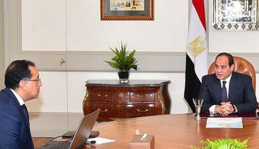 الحكومة المصرية الجديدة تؤدي اليمين أمام السيسي