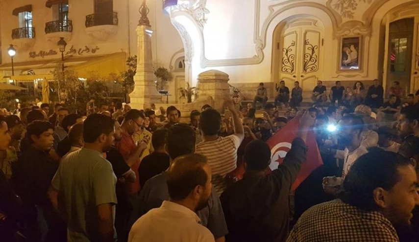 غضب شعبي في تونس ضد محاولة انقلابية بدعم إماراتي وسعودي