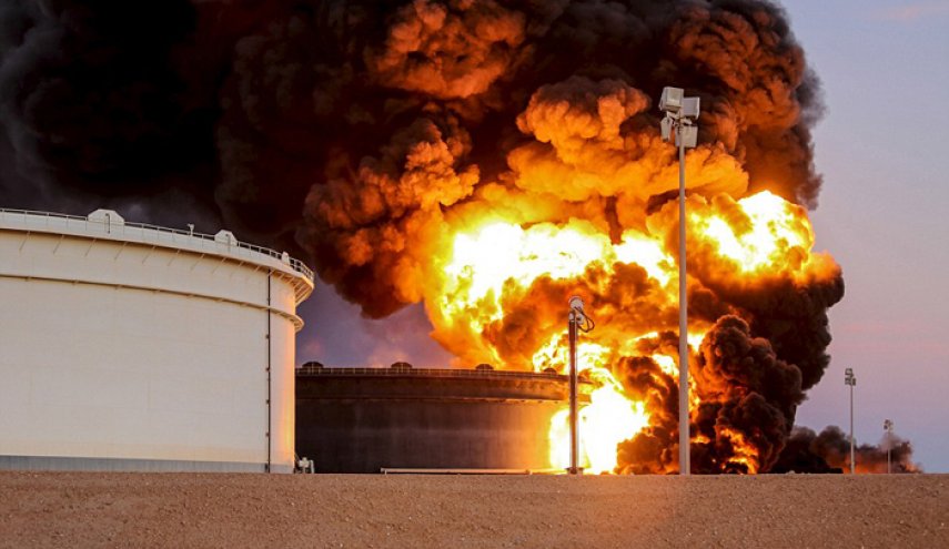 ليبيا.. مؤسسة النفط تطالب زعيم كتيبة مسلحة بالانسحاب من ميناءين