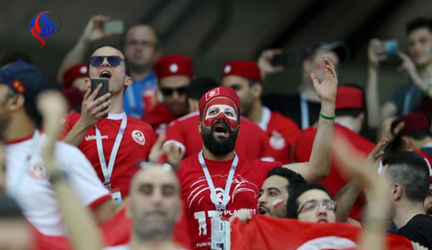 بالصور :جمهور تونس يرفع أعلام فلسطين في مباراة إنجلترا 