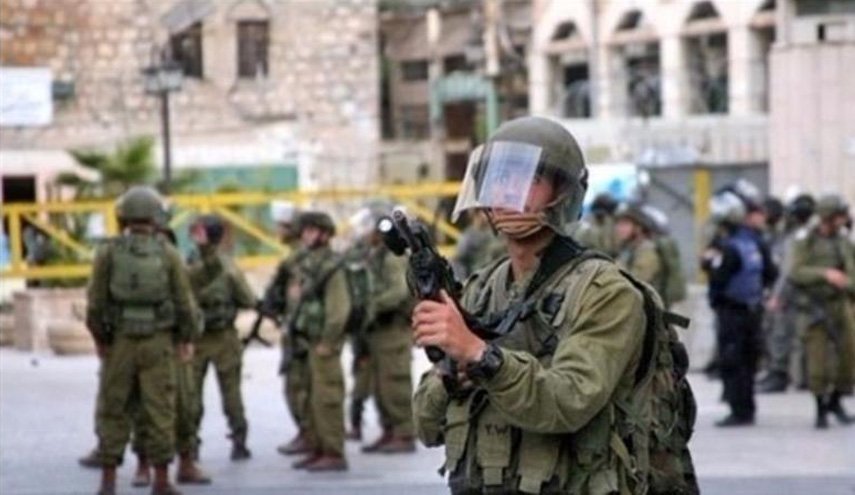 ﻿ الاحتلال يعتقل 22 فلسطينيا في الضفة.. والمقاومة تردّ بإطلاق النار