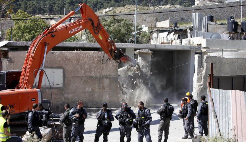 الاحتلال هدم وأغلق 48 منزلاً لفلسطينيين يتهمهم بتنفيذ عمليات