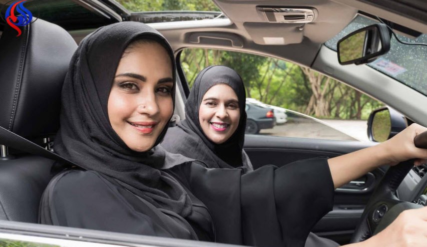 اليوم الاول لقيادة السعوديات للسيارة: شكوك وحوادث ونكت وترحيب مشايخ!