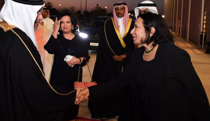 ولي عهد البحرين خصّ الوفد الإسرائيلي بالمصافحة خلال افتتاح أعمال لجنة التراث العالمي
