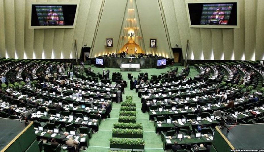 البرلمان الايراني يعقد جلسة غير علنية لمناقشة الوضع الاقتصادي