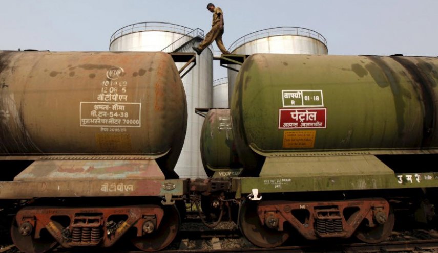 رویترز: هند آماده قطع واردات نفت از ایران می‌شود