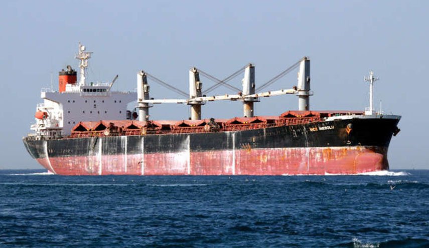 دخول سفينة مساعدات تركية إلى ميناء الصليف غرب اليمن