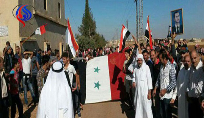 بالصور.. حشود شعبية تستقبل الجيش في درعا 