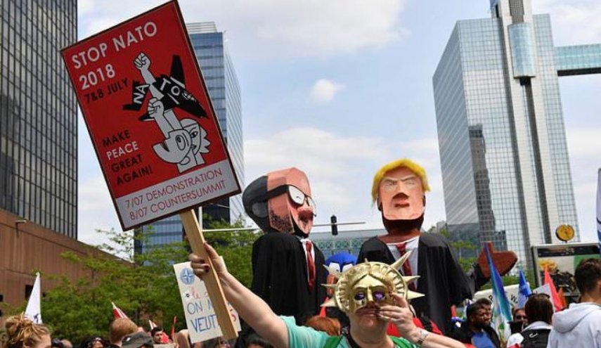 اروپایی ها علیه حضور ترامپ در نشست ناتو تظاهرات کردند
