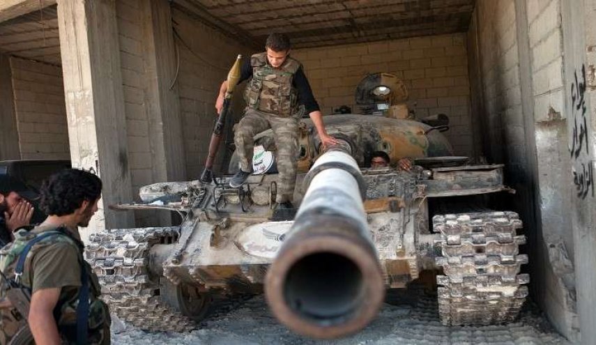 المسلحون جنوب سوريا يسلمون 11 دبابة للجيش