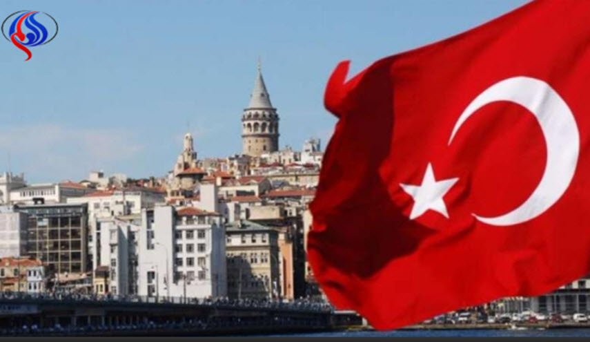 محلل تركي: هذا ما يجب على تركيا فعله في مواجهة الحظر الامريكي