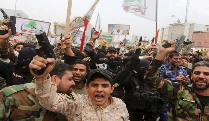 العراق.. متظاهرون يحرقون مقار الأحزاب في المثنى