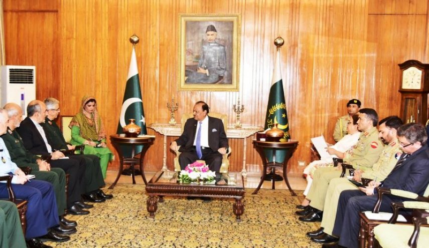الرئيس الباكستاني: استراتيجيتنا تطوير العلاقات مع ايران